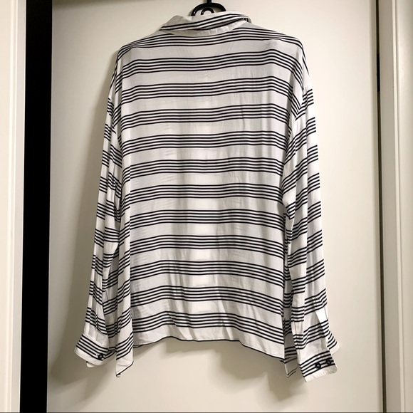 Love & Legend Long-sleeved Blouse - Picture 3 of 5